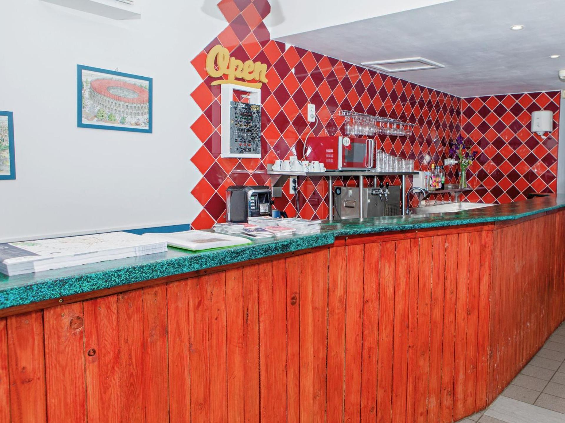 Auberge De Jeunesse Hi Ним Екстериор снимка